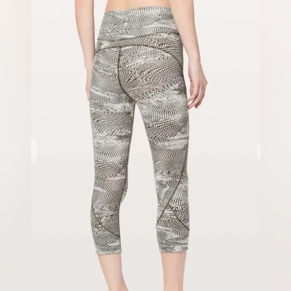 Lululemon In Movement Crop Everlux 19’’ in Swerve Vapor Metal Grey Women’s 10 - Picture 2 of 10